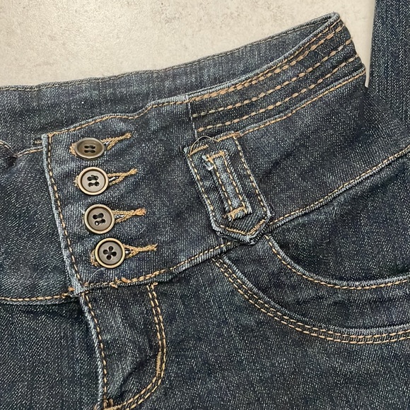 HIGH RISE JEANS - Picture 3 of 3